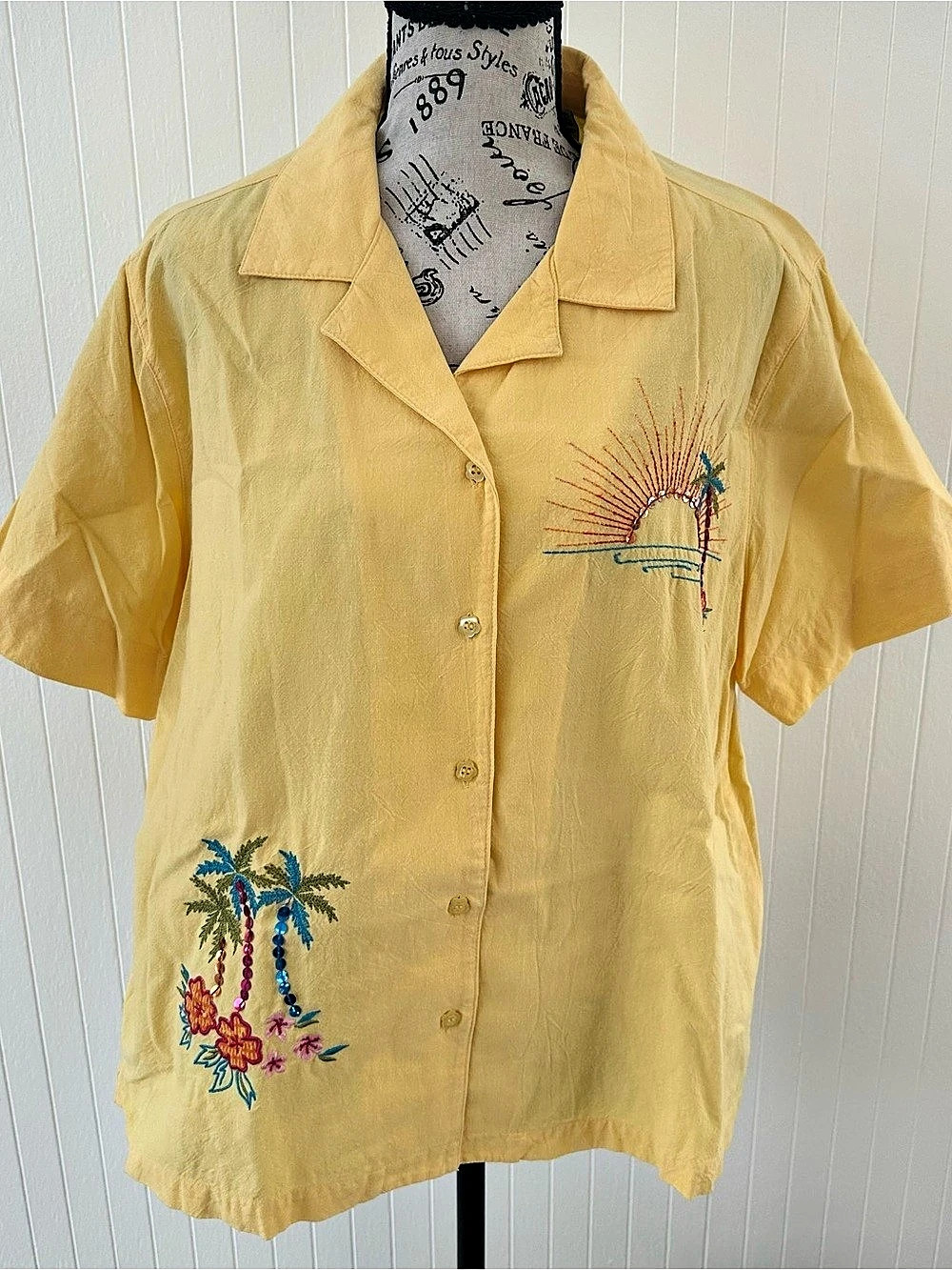 White Stag Embroidered Button Down Top in Yellow Size XL Like New